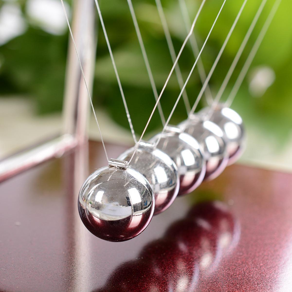 Newton's Cradle: An Intriguing Educational Science Toy for Kids, Exploring the Wonders of Physics Through a Metal Balance Ball Antistress Game